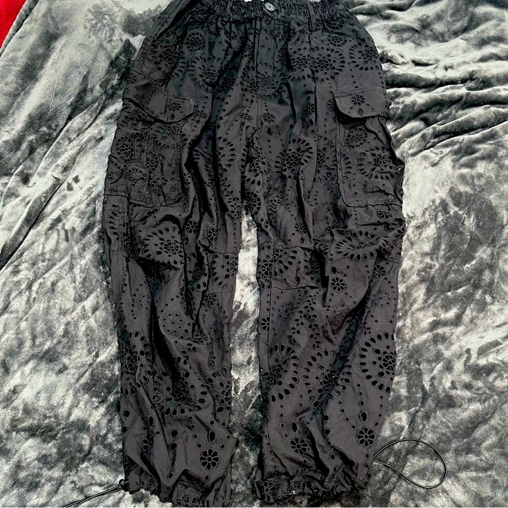 Zara size M Bkack eyelet embroidered cargo pants cinched hem new without tags